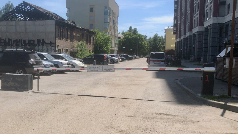     Шлагбаум на Рыночном проезде в Барнауле. Altapress.ru