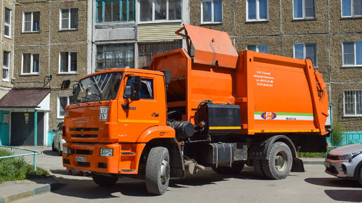 Мусоровоз МК-4555-06 на шасси КамАЗ-53605-A5 (В 514 ЕС 122). Работа. / Kamaz garbage truck.