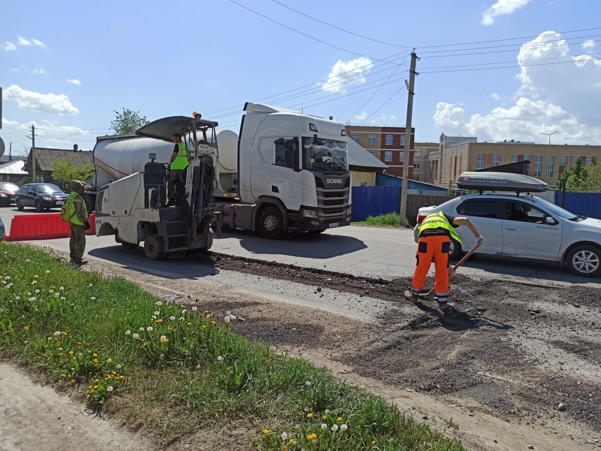 В Красноуфимске продолжается ремонт дорог и устройство детских площадок |  Красноуфимск Онлайн | Дзен