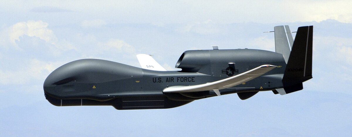    Американский разведывательный беспилотник Northrop Grumman RQ-4B Global Hawk замечен над Черным морем: новая активность в международных водах