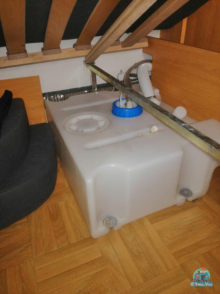 Прежний бак для воды: старый, но не бесполезный