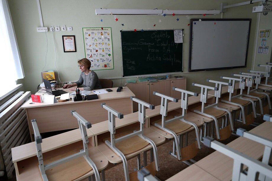Большинство педагогов в России вынуждены работать в условиях повышенной нагрузки, чтобы получать хотя бы 1,5–2 ставки. | Фото: Егор Алеев/ТАСС