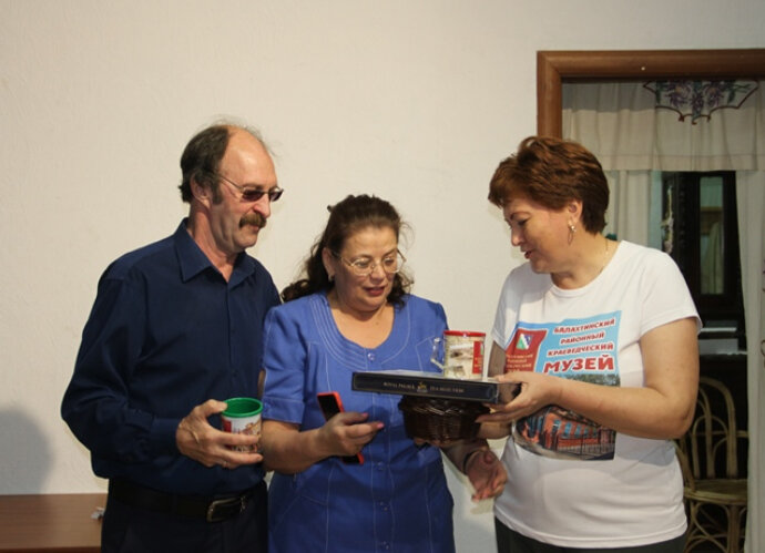 Супруги Ирина и Борис Кузнецовы и директор музея Елена Артошина – участники музейной ночи
