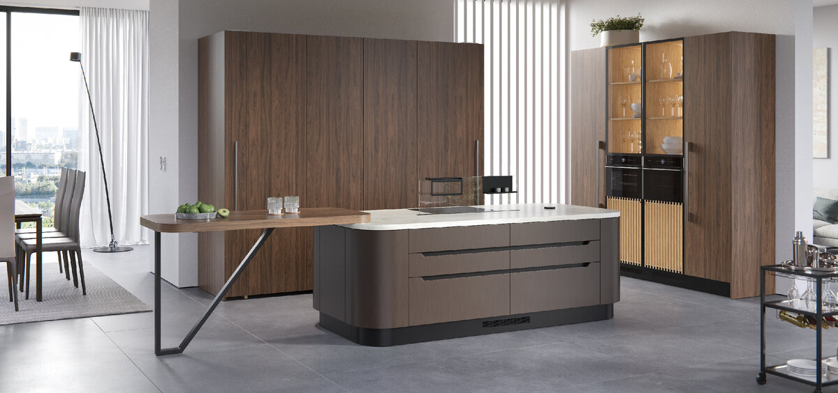 Пристенная часть с зоной готовки оснащена новым механизмом задвижных дверей. Он позволяет одновременно открывать и закрывать две соединенные между собой двери, обеспечивая доступ в к шкафам и открытым полкам в нише шириной 2400мм. Система магнитного контроля и стабилизации движения обеспечивает максимально плавное движение и при желании механизм можно дооснастить электротолкателями.