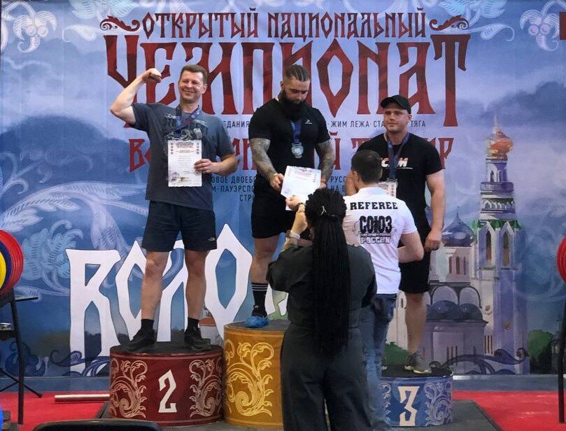 Награждение призёров весовой категории до 100 кг, жим лёжа с ДК