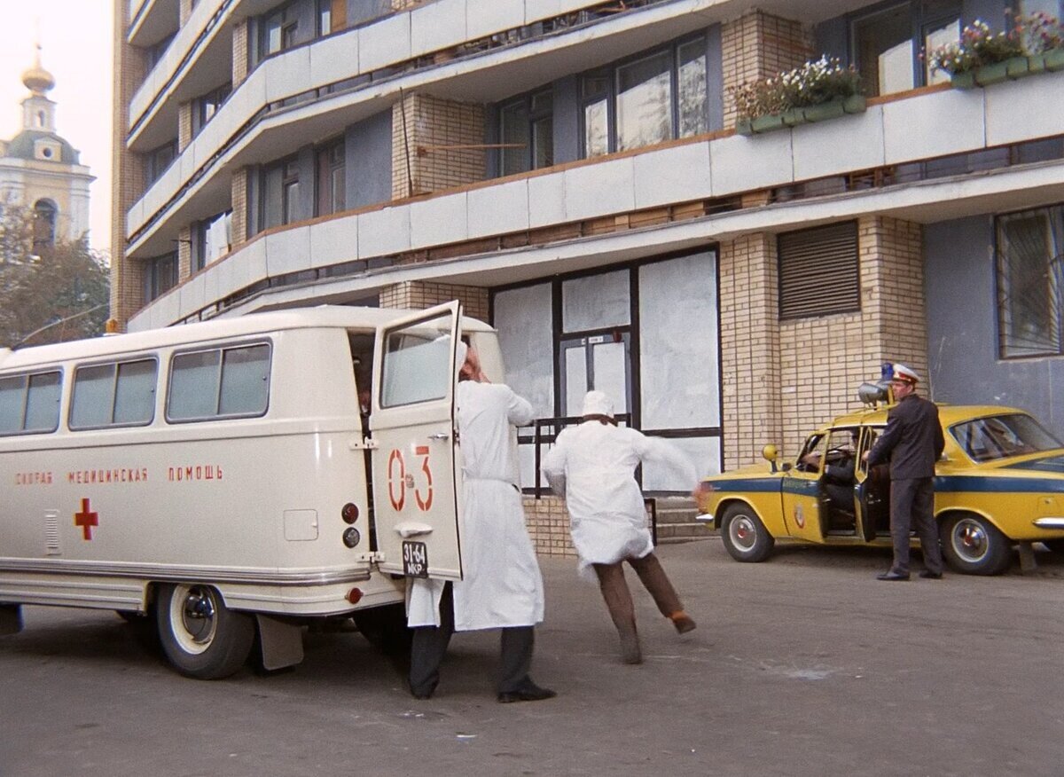 Кадр из советской комедии «Иван Васильевич меняет профессию»