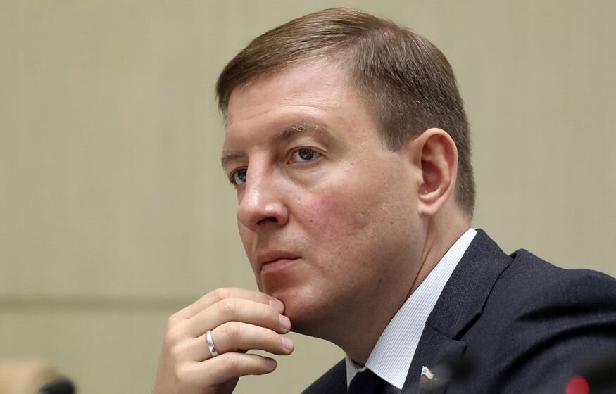    «Пришлось срочно эвакуировать куда подальше»: Депутат об отправке Турчака в «беспросветную губернаторскую ссылку»