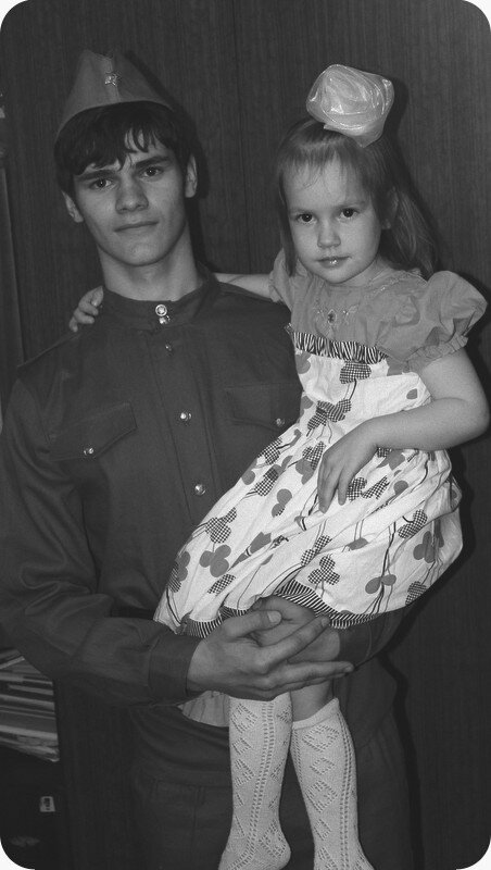 Андрей и Мария. (форма была выдана на съемки в фильме)