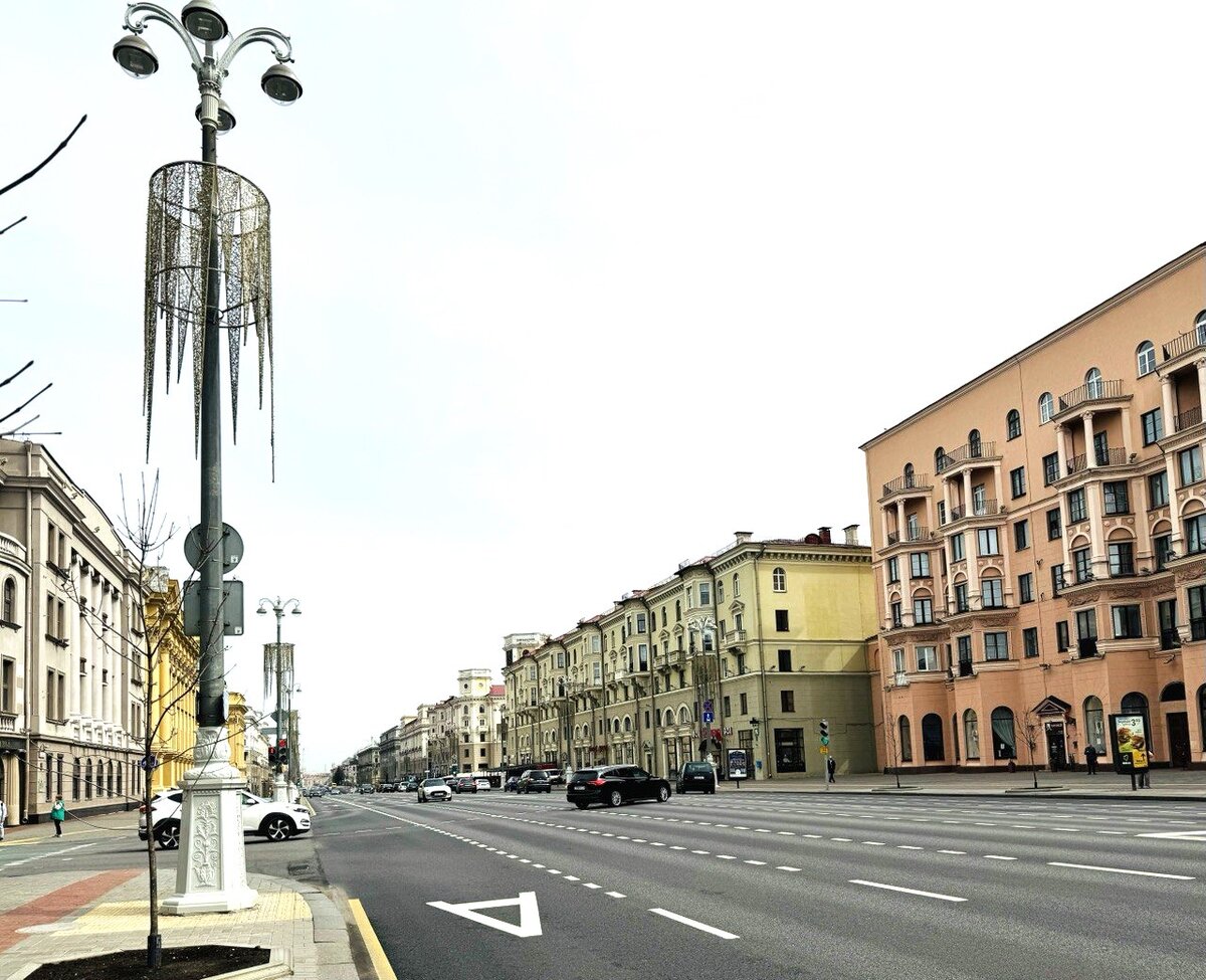 проспект Независимости, центр города, будний день