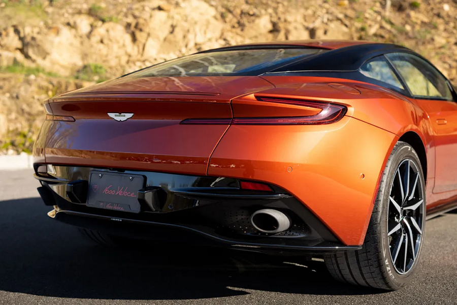 2017 Aston Martin db11 v12