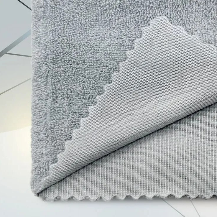    Вот как пользоваться микрофиброй правильно, если она двусторонняя.Фото: соцсети