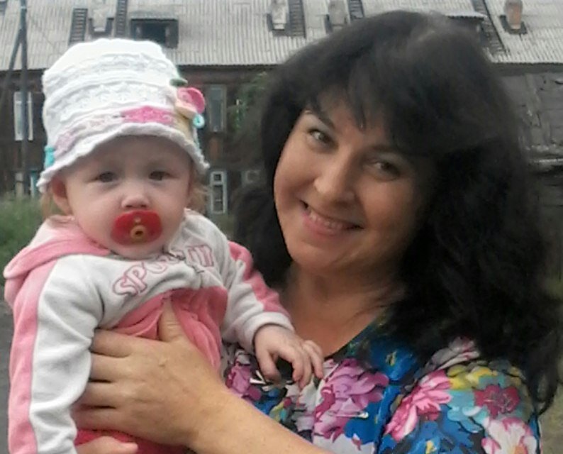 Я с дочкой соседки.