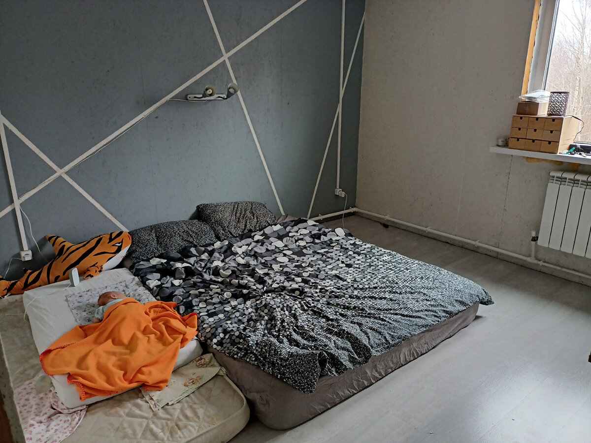 Наше лежбище. Зато падать недалеко