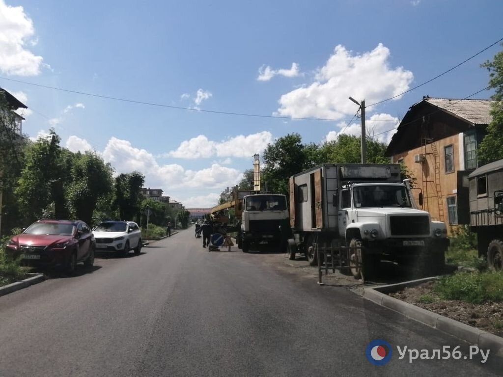 На улице Московской Орска только докладывали новый асфальт, но уже начали  работы на трубопроводе | Урал56.Ру | Оренбург, Орск - главные новости | Дзен