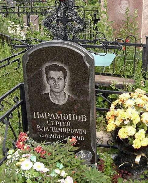Когда ему было 11, его назвали «лучшим голосом Союза».-8