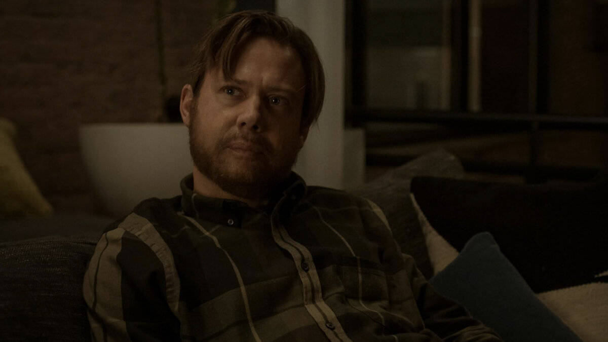 Кадр из сериала "Темная материя"