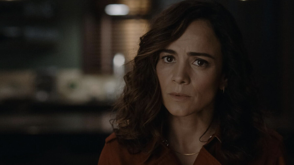 Кадр из сериала "Темная материя"