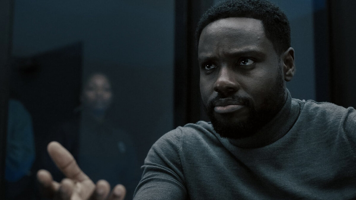 Кадр из сериала "Темная материя"