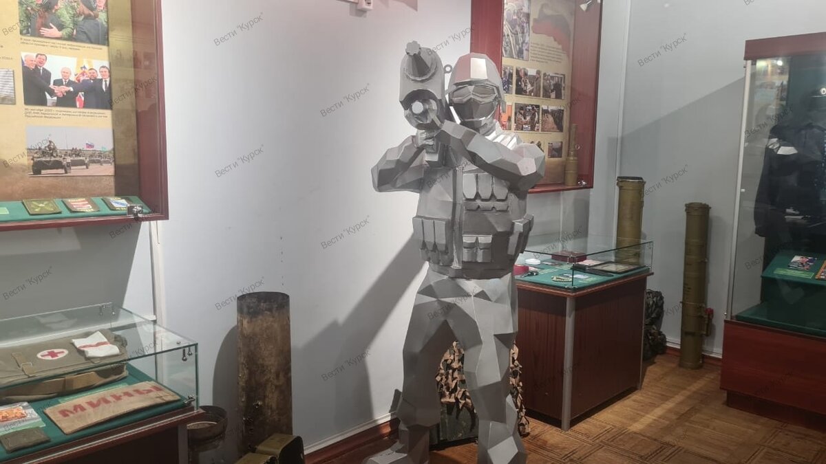    Бойцы СВО передали краеведческому музею Курска скульптуру стрелка-зенитчика