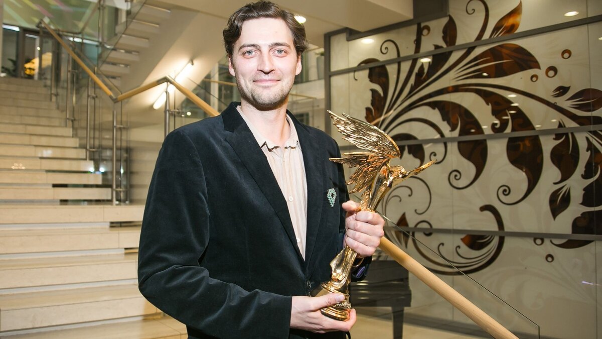 Фотография с сайта УзнайВсё: https://uznayvse.ru/images/content/2022/12/actor-ivan-kolesnikov_60.jpg