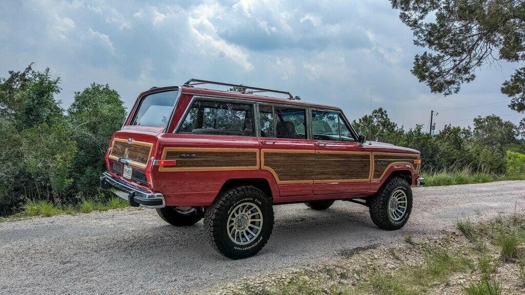 Jeep Grand Wagoneer Vigilante 4x4