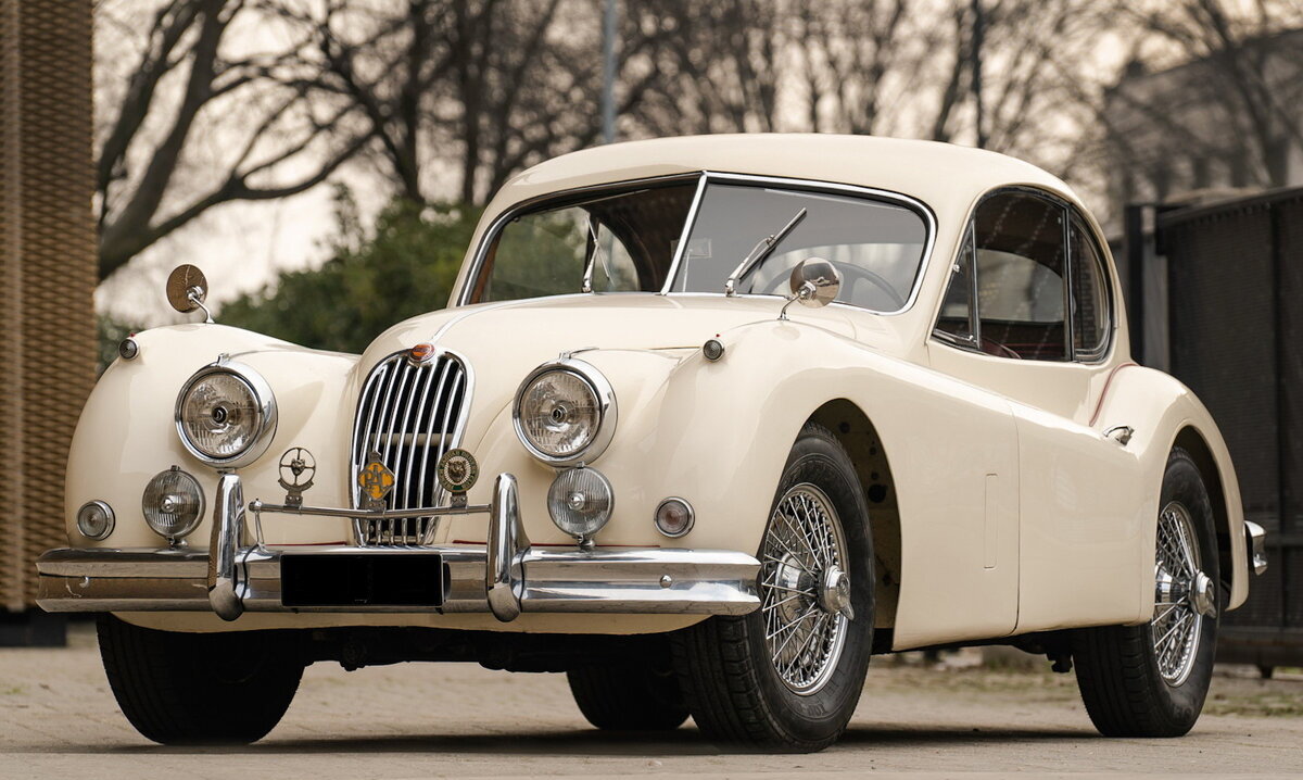 Jaguar XK140 1954 года в кузове Fixed Head Coupe (FHC)