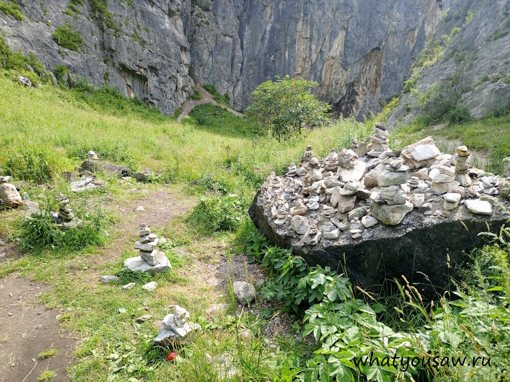 Дальше стояка древнего человека