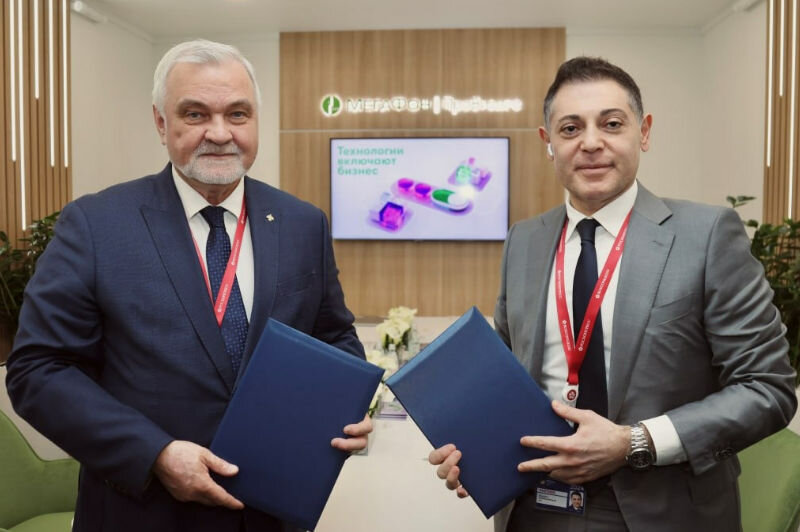    Подписи в документе поставили генеральный директор МегаФона Хачатур Помбухчан и глава Республики Коми Владимир Уйба (фото предоставлено пресс-службой ПАО «МегаФон», автор Павел Гофман)