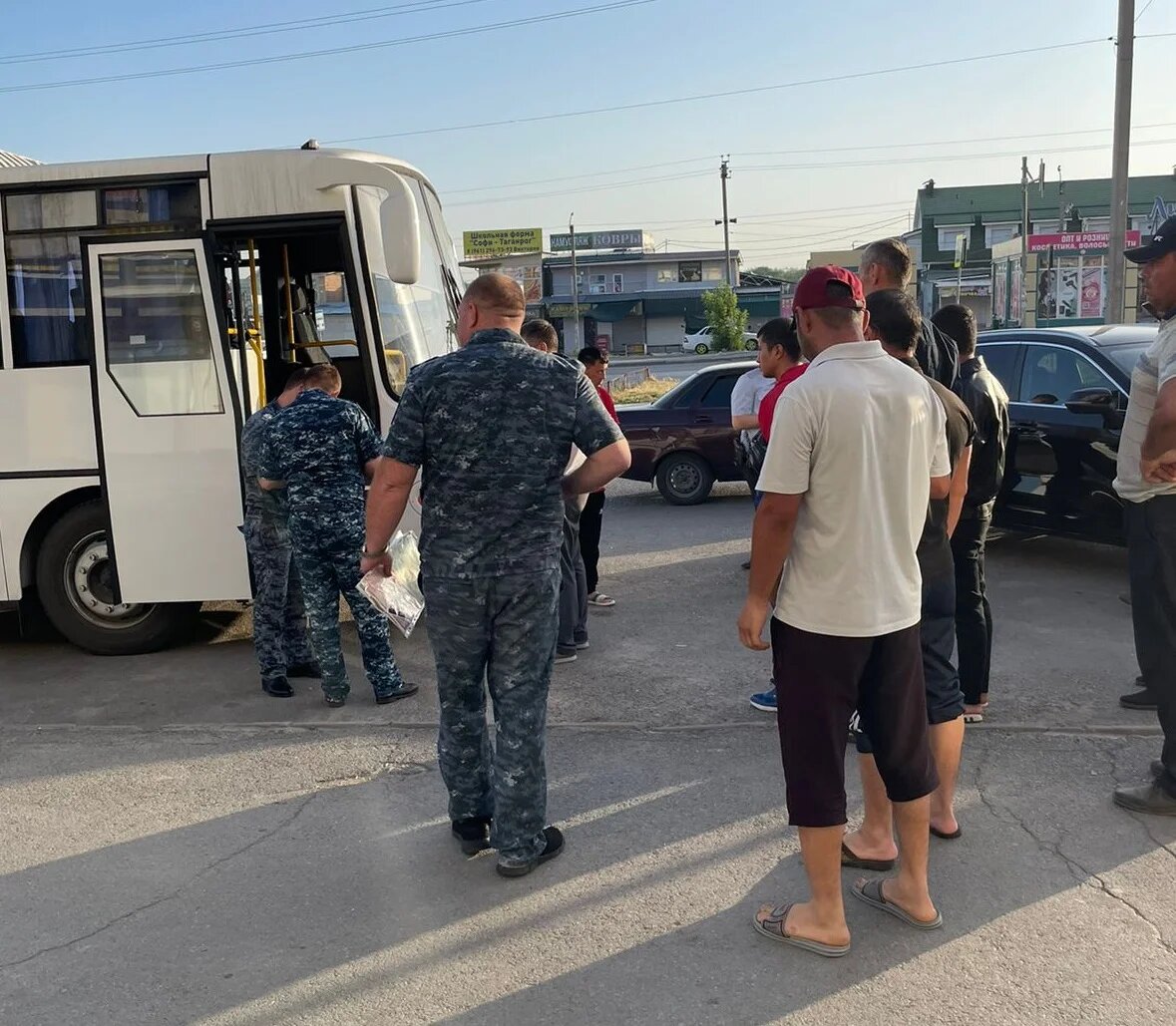 В Ростове прошел рейд по выявлению бывших мигрантов, не вставших на  воинский учет | Privet-Rostov.ru | Дзен