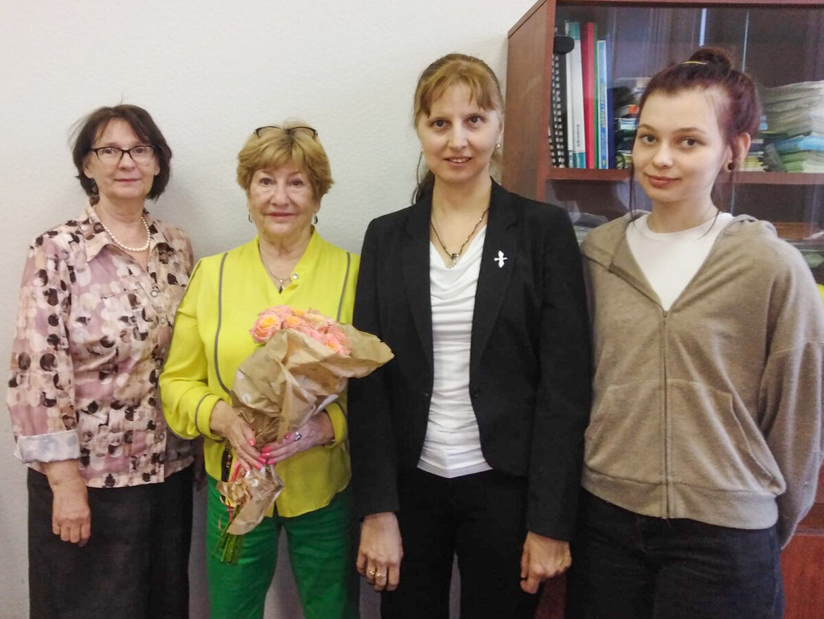 Т.В. Максимук, Е.Н. Черемисина и слушатели школы Lex на заседании испанского клуба