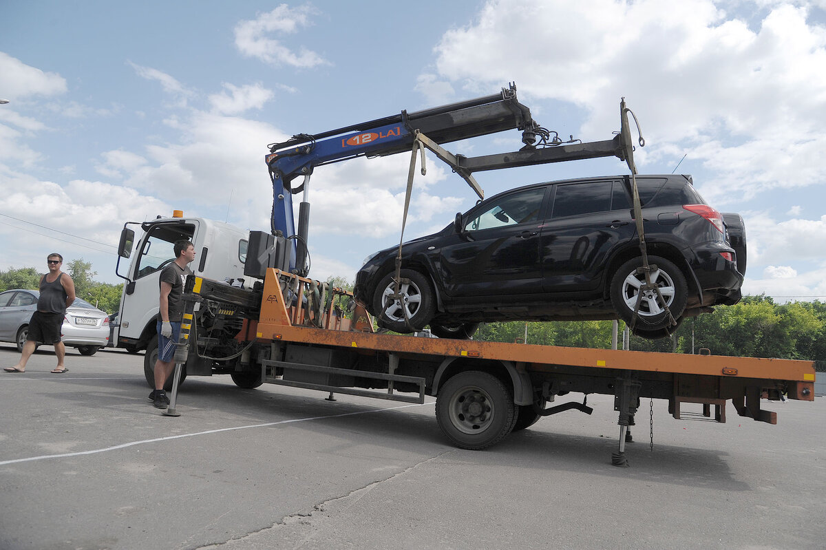 Парковка на газоне: куда жаловаться воронежцам на  автомобилистов-нарушителей | РИА Воронеж | Дзен