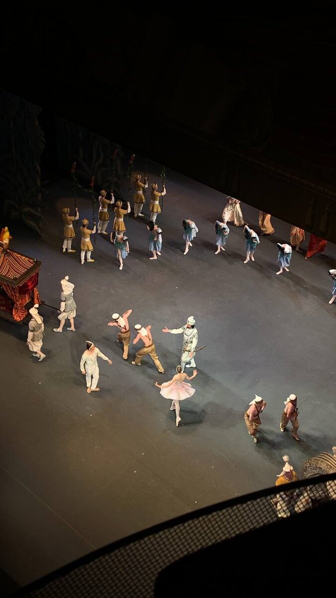 Наало второго действия. Свадьба.