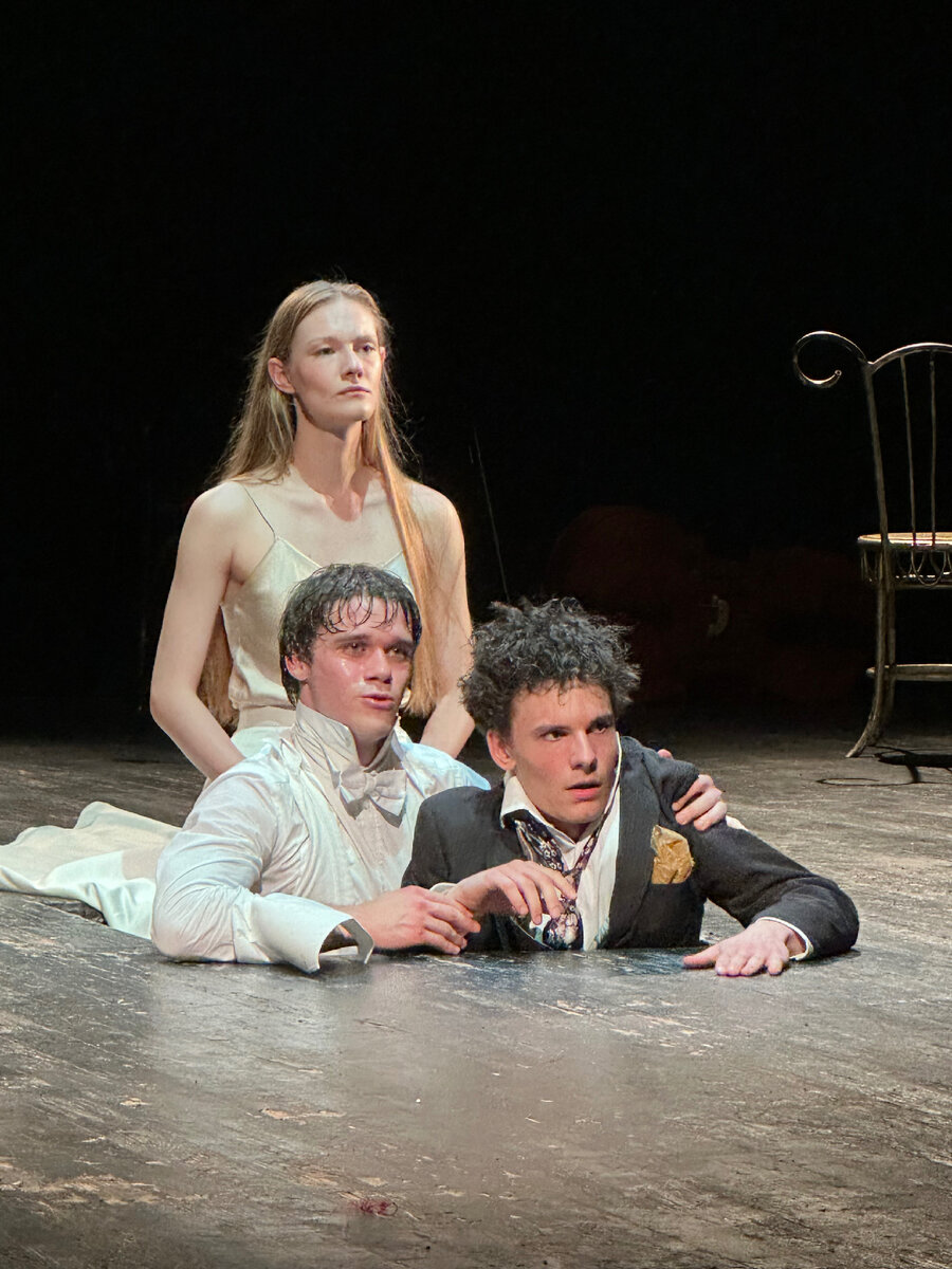 Кочуев, Ксения и Барбарисов (Ксения Галибина, Николай Рысев, Александр Трачевский). 