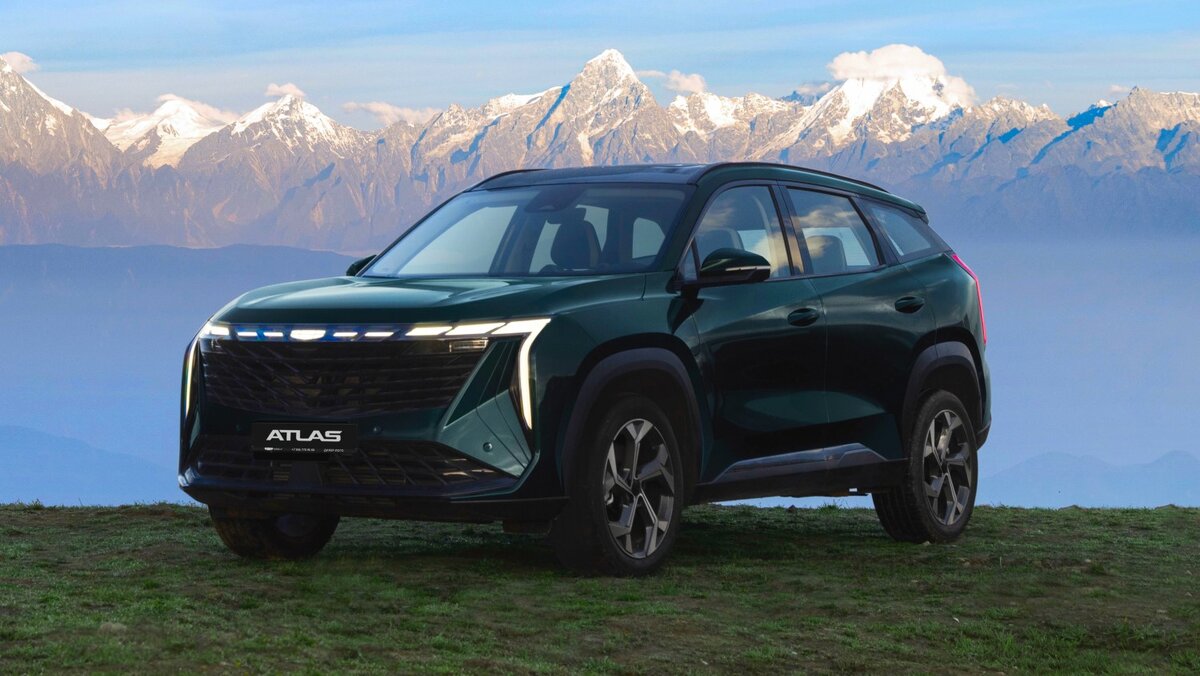 На фото: Кроссовер Geely Atlas AWD