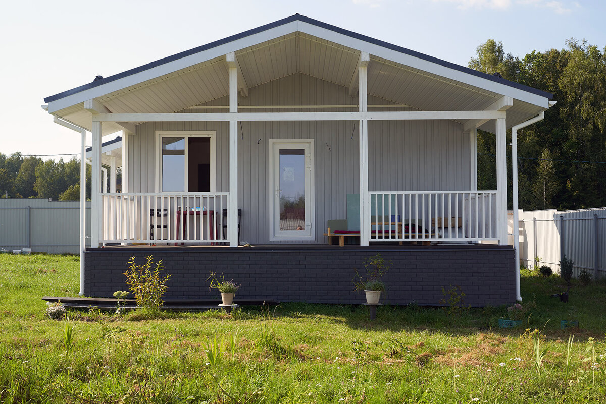 Отделка дома в скандинавском стиле виниловым сайдингом.