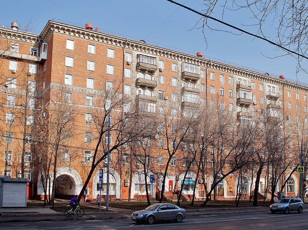 Ул бориса. Бориса Галушкина, дом 17. Ул Бориса Галушкина 17 Москва. Красные дома на улице Бориса Галушкина. Улица Бориса Галушкина Москва