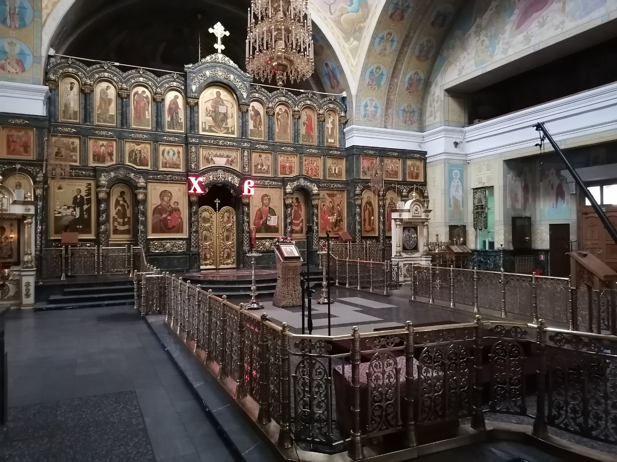 Современный иконостас