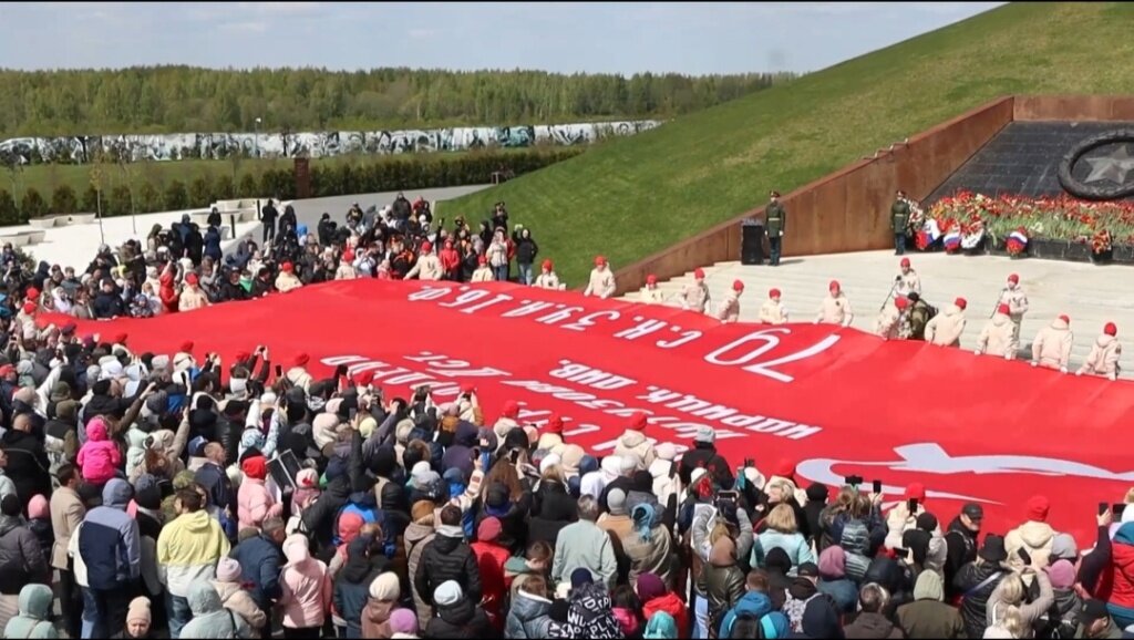 В Тверской области развернут гигантскую копию Знамени Победы