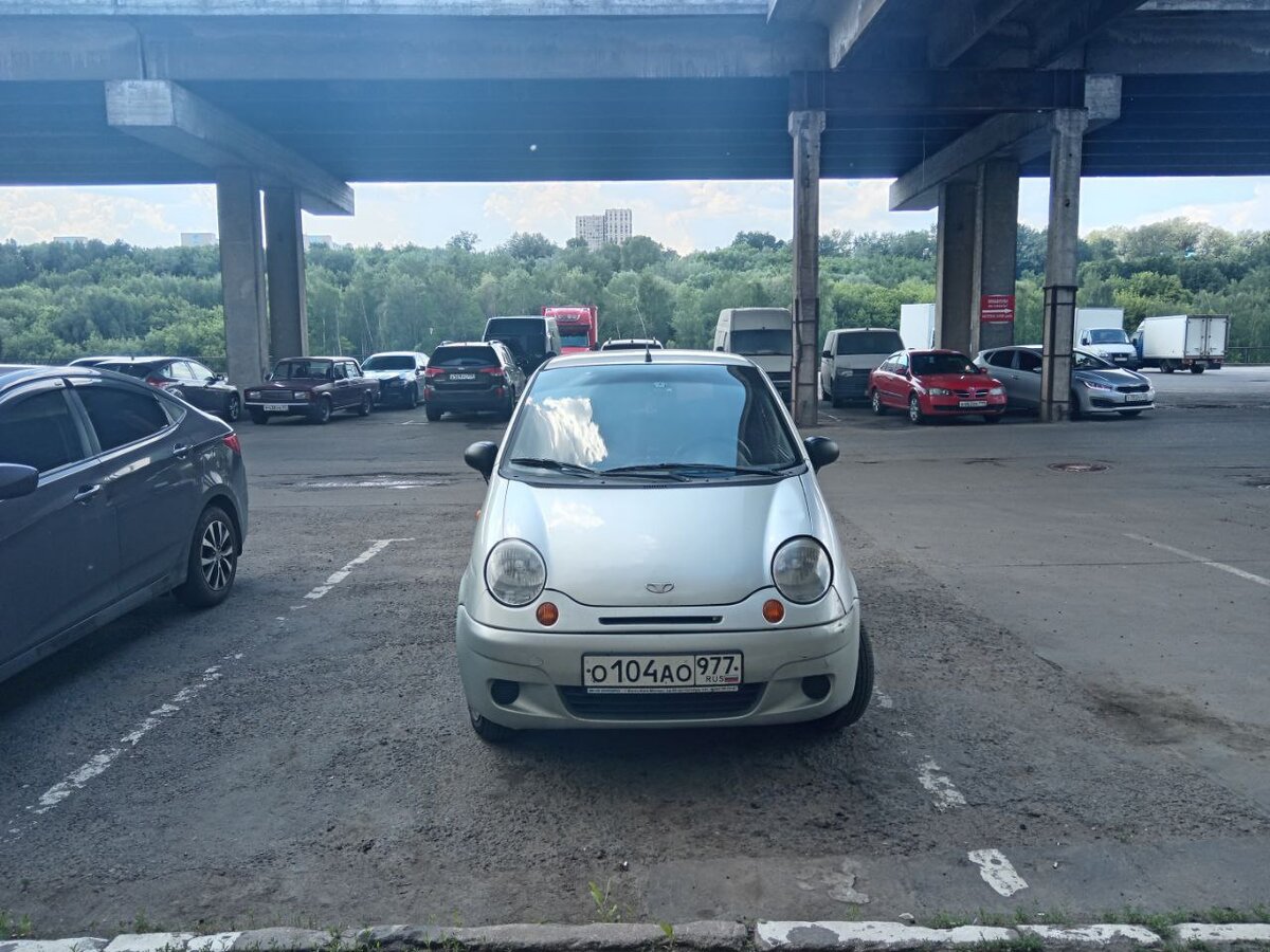 Хорошо,что хоть ей без разницы) Стоит довольная. Надо на склад- поедем, не надо - не поедем)