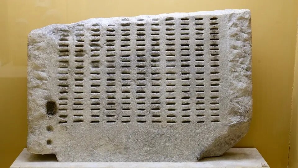 Фрагмент клеротериона – древнегречского прообраза лототрона. Фото: Zde / wikimedia.org