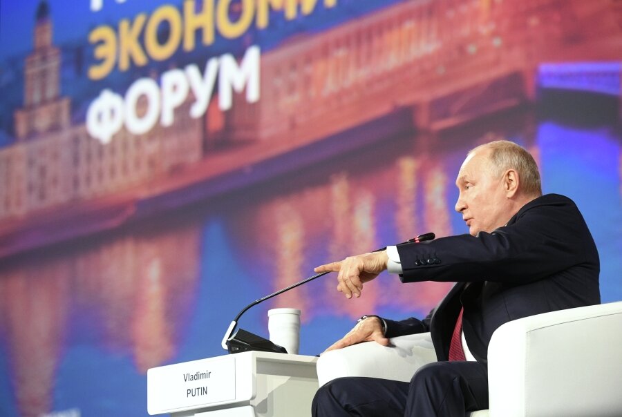 Весь мир в первую очередь ждет новых заявлений Президента России Владимира Путина. Он должен выступить на пленарном заседании ПМЭФ-2024 в пятницу, 7 июня. Фото: © Алексей Куденко / Михаил Корытов / РИА Новости