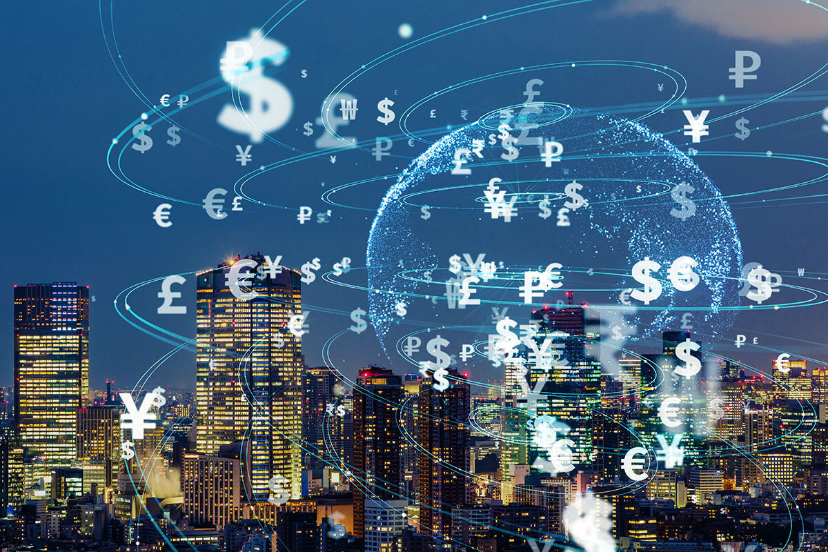    Чаще всего люди интересуются курсом валют, когда собираются в заграничную поездку, но в валюту можно также инвестировать капитал и защитить его от инфляции