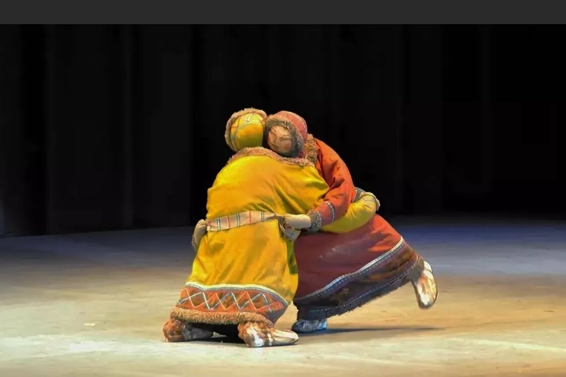 (борьба нанайских мальчиков)