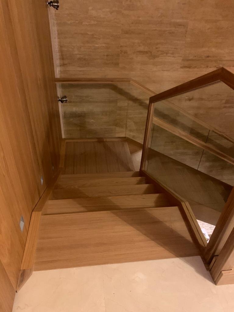 Ограждения лестницы стеклом