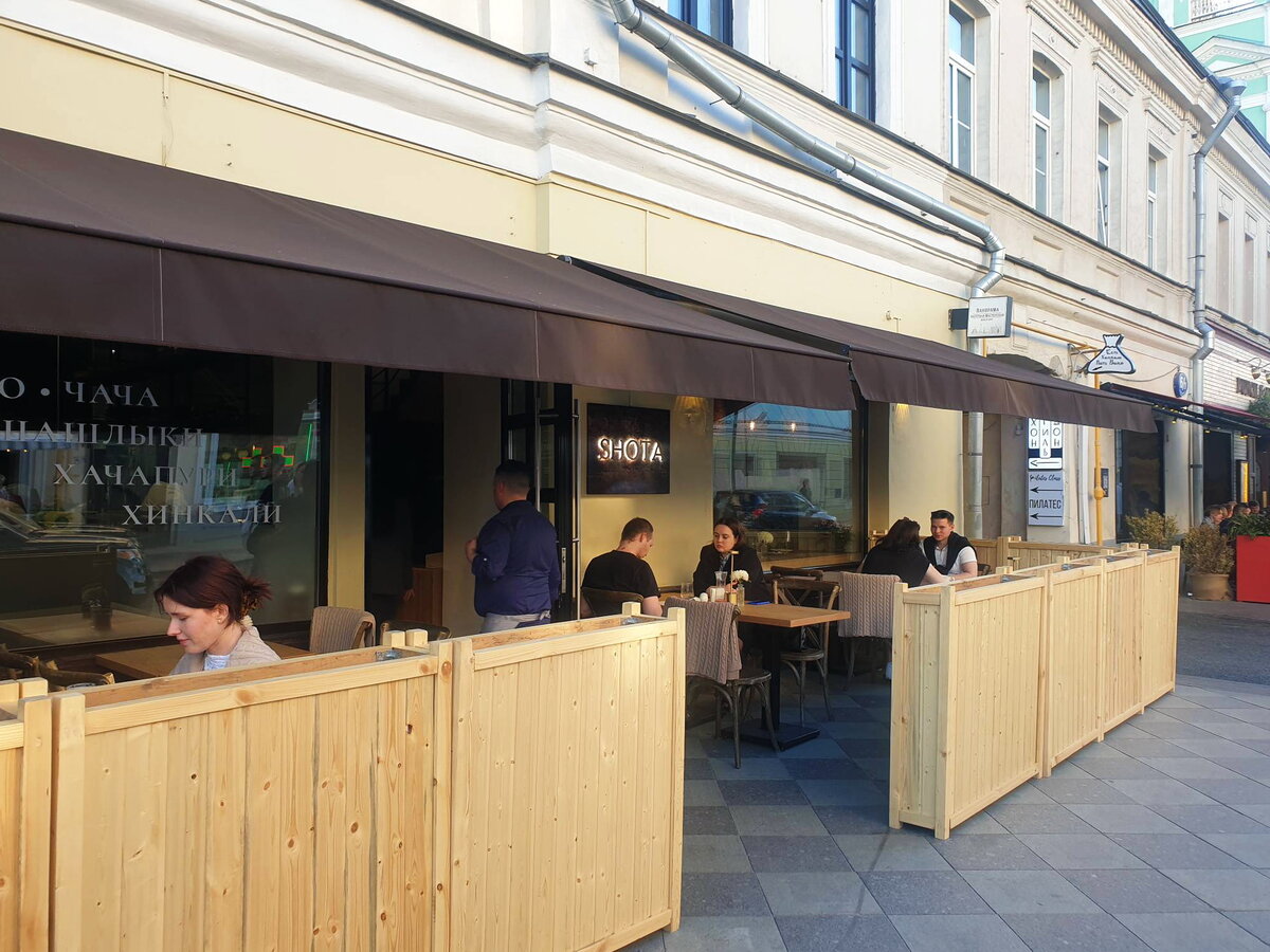 Вход в грузинский ресторан Shota
