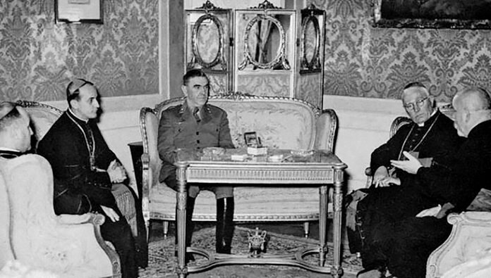 
Поглавник Анте Павелич и Загребский архиепископ Алойзие Степинац. http://www.zlocininadsrbima.com/EN/NewsPiece.aspx?Naslov=The-Croatian-Ustasha-Criminal-Ante-Pavelić