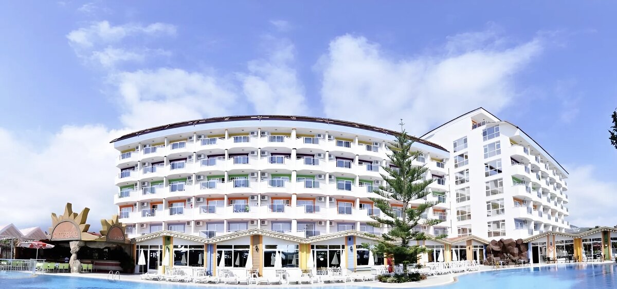 Заказывая Ультра Всё включено, вы получите ещё и напитки местного производства, отзывы об отеле в целом являются положительными! 