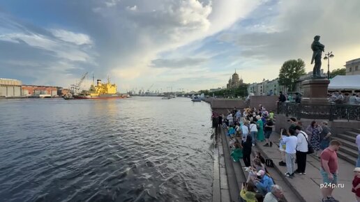 Прощание с ледоколами - крутой разворот огромных судов на Неве