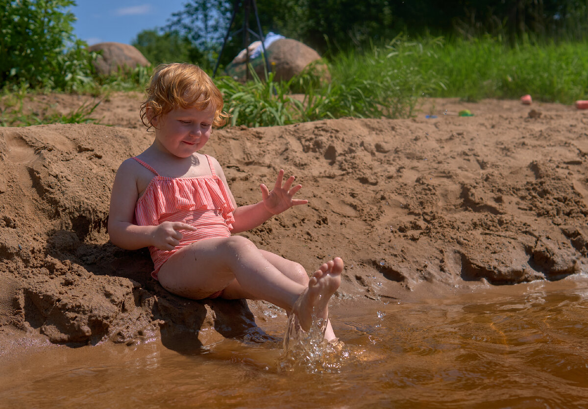 Первая вылазка на пляж: поход на речку с ребенком (вода, песок и много  радости) | Заметки мамы Веры | Дзен