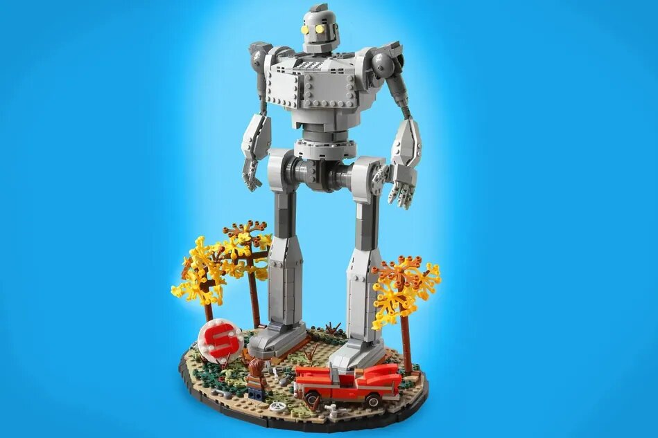 LEGO IDEAS THE IRON GIANT IN THE FOREST 10000 LEGO VIP